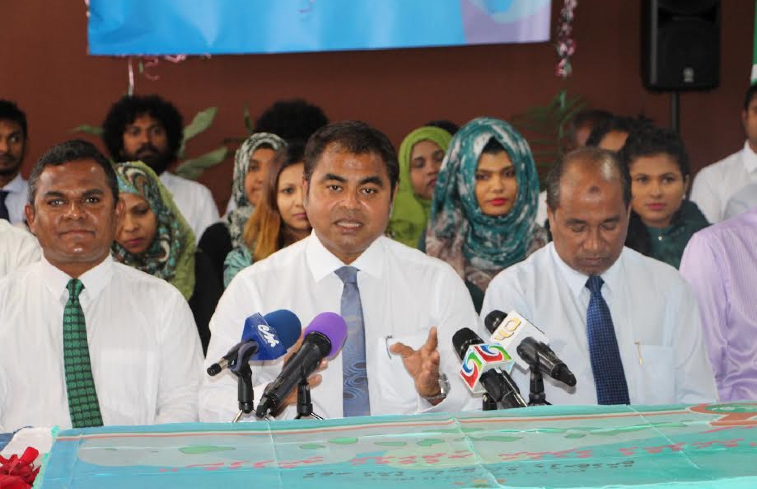 އެންވަޔަރްމެންޓް މިނިސްޓްރީގެ ކާމިޔާބީ ފާހަގަ ކުރުމަށް އިއްޔެ ބޭއްވި ރަސްމިއްޔާތުގައި މިނިސްޓަރު ތޯރިގް ނޫސްވެރިންނާ ވާހަކަ ދައްކަވަނީ.--- ފޮޓޯ: އެންވަޔަރްމެންޓް މިނިސްޓްރީ