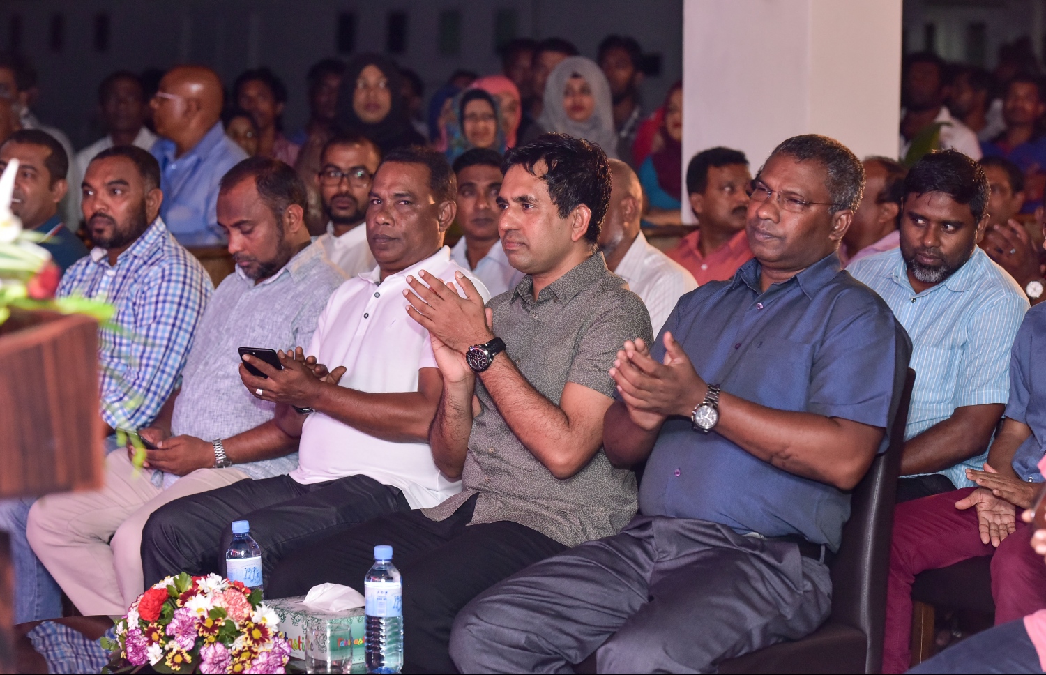 މާލޭ އުތުރު ބަނދަރުގައި ހެދި ކެފޭ ހުޅުވުމަށް މިރޭ ބޭއްވި ރަސްމިއްޔާތުގައި އެމްޕީއެލްގެ ސީއީއޯ ޖުނައިދު (ކ) ބައިވެރިވެވަޑައިގަންނަވަނީ.-- ފޮޓޯ: ނިޝާން އަލީ/ މިހާރު