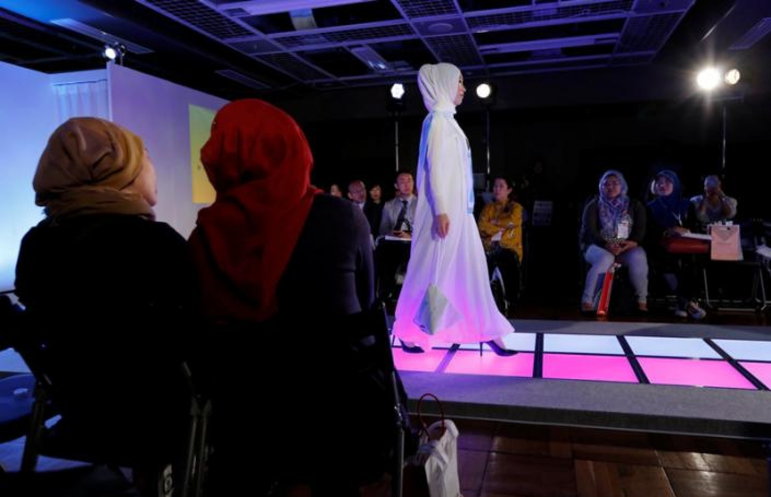 ޖަޕާނުގެ ހަލާލް އެކްސްޕޯގައި ބޭއްވި މުސްލިމުންނަށް ހާއްސަ ފެޝަން ޝޯ