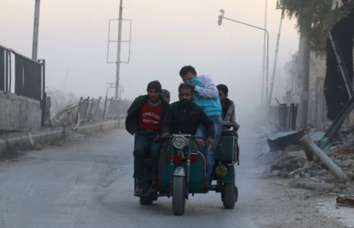 ހަލަބުގެ އިރުމަތީގެ ހިސާބުތަކަށް ސަރުކާރު ސިފައިން ވައިގެ ހަމަލާތައް އެންމެ ފަހުން ދޭން ފެށީ މި މަހު 15 ގައި. --ފޮޓޯ:ރޮއިޓާސް