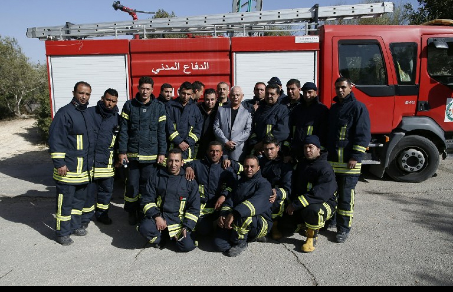 ގުދުސްއާ ކައިރީގައި އޮންނަ ނަތާފުގައި ފަލަސްތީނުގެ އަލިފާން ނިއްވާ ޓީމު ފޮޓޯއަކަށް ހުއްޓިގެން. --ފޮޓޯ:އޭއެފްޕީ