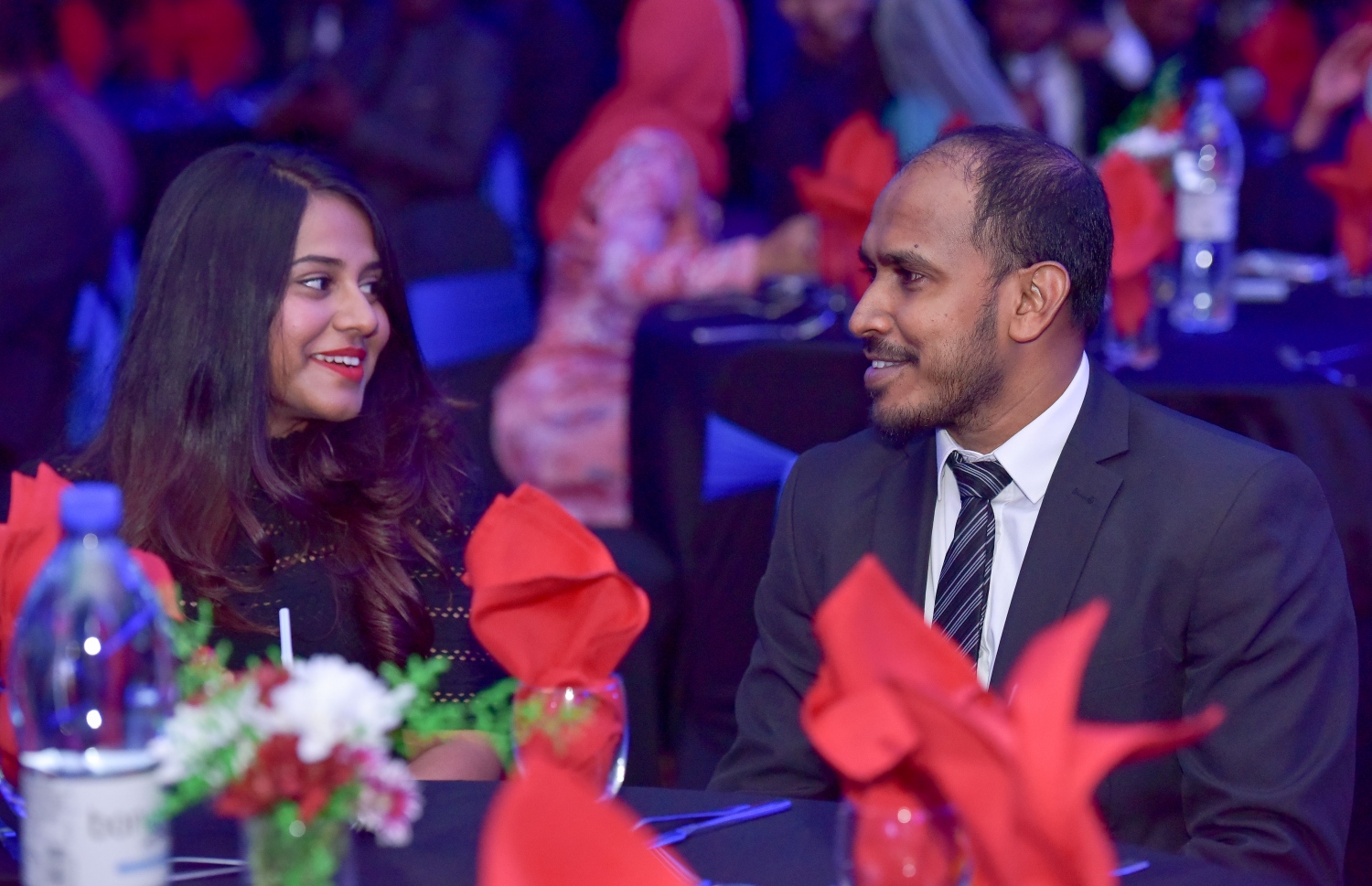 އީސް އަބްދުﷲ ޔާމީންގެ ސަރުކާރަށް ތިން އަހަރު ފުރުން ފާހަގަކުރަން އެލައިޑުން މިރޭ ބޭއްވި ހަފްލާ: މި ހަފުލާގައި ދެ އާ އިންޝުއަރެންސް ޕްލޭން ވެސް ތައާރަފްކޮށްފައިވޭ.-- ފޮޓޯ: ނިޝާން އަލީ/ މިހާރު