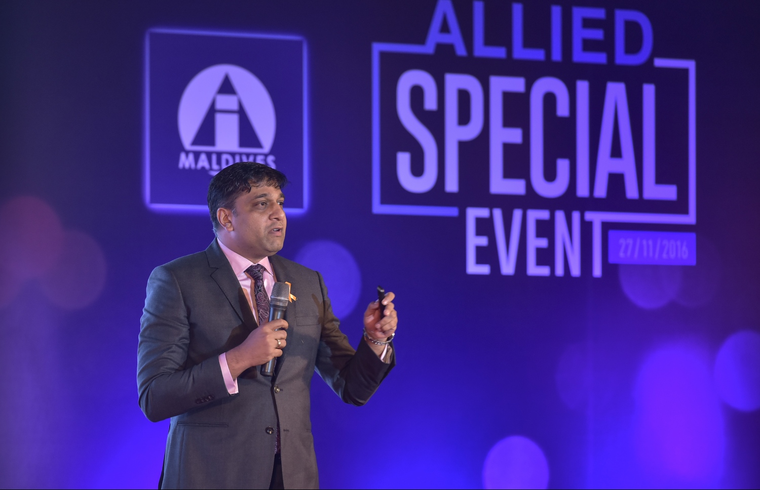 އެލައިޑުގެ ހިދުމަތްތަކަށް ފައިސާ ދެއްކުމަށް އުރީދޫގެ އެމް-ފައިސާ ބޭނުންކުރެވޭ ގޮތް ހެދުމާ ގުޅޭ ގޮތުން އުރީދޫގެ ސީއީއޯ ވިކްރަމް ރޭ ވާހަކަ ދައްކަވަނީ.-- ފޮޓޯ: ނިޝާން އަލީ/ މިހާރު