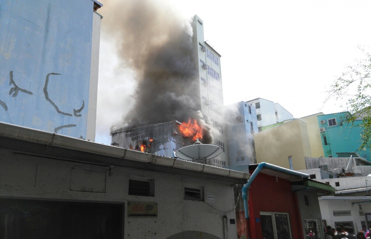 މާލެ، ނޮވެމްބަރު 28، 2016- މއ. ކަފިދޫގޭގައި ހިންގާ ގުދަނެއްގައި ރޯވެ އަނދަނީ.---ފޮޓޯ: މުހައްމަދު ޝަރުހާން/މިހާރު ފޮޓޯ