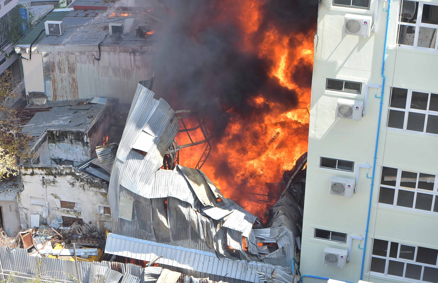 ކަފިދޫގޭގައި ހުރި ގުދަނެއްގައި ރޯވުން