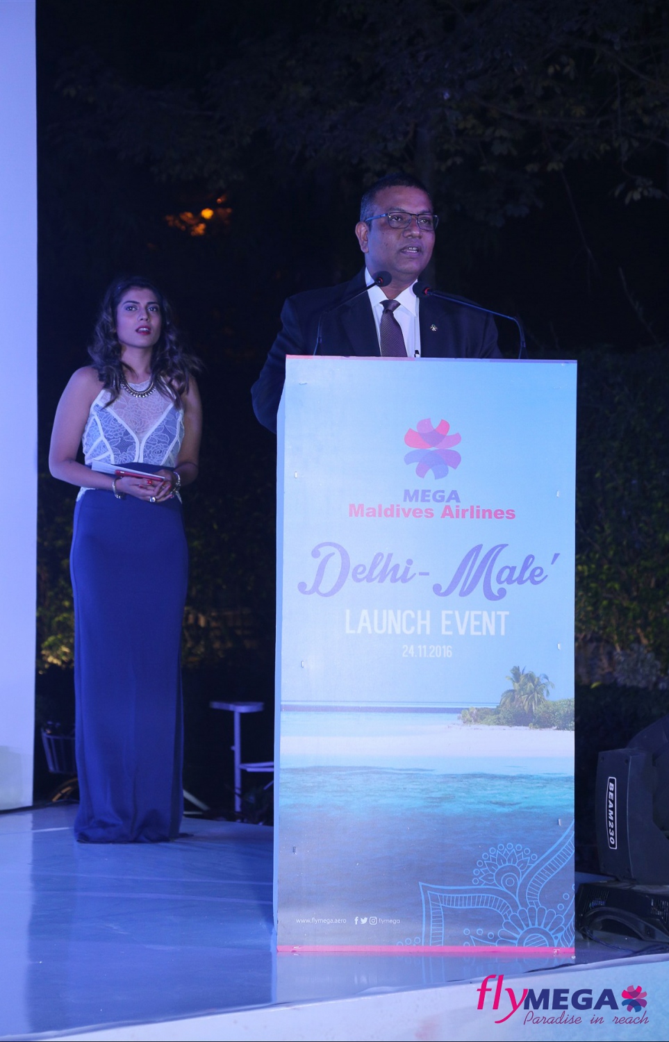 ނިއު ދިއްލީ، އިންޑިއާ: ނޮވެމްބަރު 24، 2016- ރާއްޖޭގެ މެގަ މޯލްޑިވްސް އިން އިންޑިއާ އަށް ދަތުރުތައް ފެށުން ފާހަގަކުރުމަށް ނިއު ދިއްލީގައި ބޭއްވި ހަފުލާގައި، އިންޑިއާގައި ހުންނަވާ ދިވެހި ސަފީރު އަހުމަދު މުހައްމަދު ވާހަކަ ދައްކަވަނީ.-- ފޮޓޯ: މެގަ މޯލްޑިވްސް