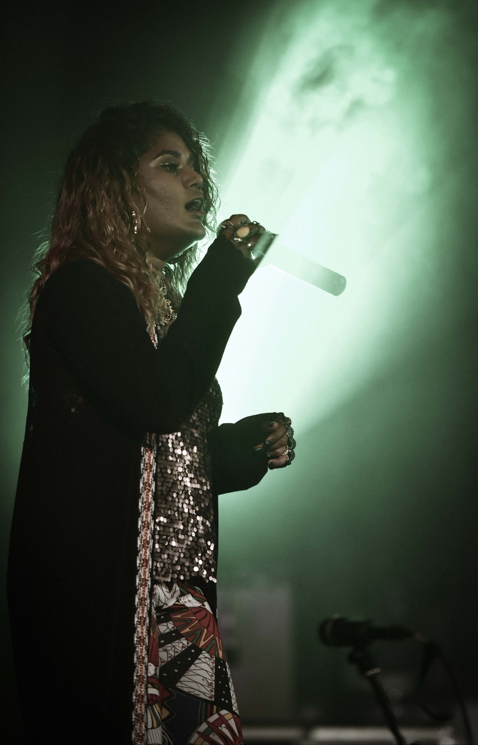 މާލެ، ނޮވެމްބަރު 29، 2016- ރައީސް ޔާމީންގެ ސަރުކާރަށް ތިން އަހަރު ފުރުމުގެ މުނާސަބަތުގައި 'ހަބޭސް 3' ގެ ނަމުގައި ބޭއްވި މިއުޒިކް ޝޯ ގައި މަޝްހޫރު ލަވަކިޔުންތެރިޔާ ފާތިމަތު އުނޫޝާ ލަވަކިޔަނީ.---ފޮޓޯ: މުހައްމަދު ޝަރުހާން/މިހާރު