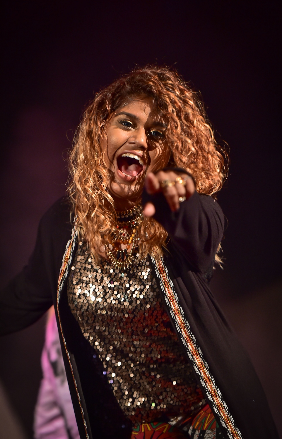 މާލެ، ނޮވެމްބަރު 29، 2016- ރައީސް ޔާމީންގެ ސަރުކާރަށް ތިން އަހަރު ފުރުމުގެ މުނާސަބަތުގައި ކާނިވާ ސަރަހައްދުގައި ބޭއްވި 'ހަބޭސް 3' މިއުޒިކް ޝޯގައި ލަވަކިޔުންތެރިޔާ މަރިޔަމް އުނޫޝާ ޕާފޯމްކުރަނީ-- ފޮޓޯ: މުހައްމަދު ޝަރުހާން/ މިހާރު