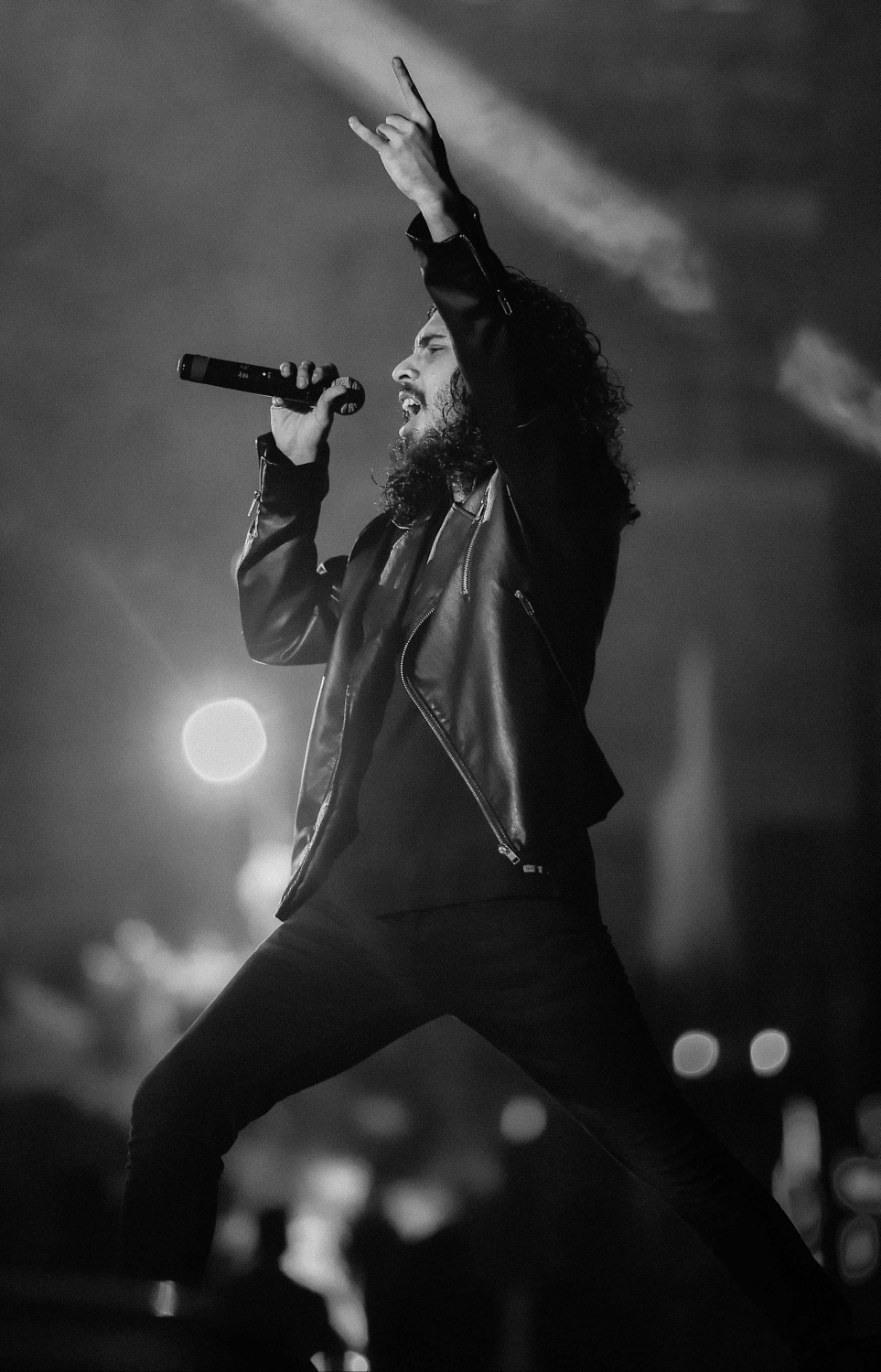 މާލެ، ނޮވެމްބަރު 29، 2016- ރައީސް ޔާމީންގެ ސަރުކާރަށް ތިން އަހަރު ފުރުމުގެ މުނާސަބަތުގައި ކާނިވާ ސަރަހައްދުގައި ބޭއްވި 'ހަބޭސް 3' މިއުޒިކް ޝޯގައި "ގްރެވިޓިވީ ބައި ހަބޭސް"ގެ މުއައްޒިން ލަވަ ކިޔަނީ-- ފޮޓޯ: މުހައްމަދު ޝަރުހާން/ މިހާރު