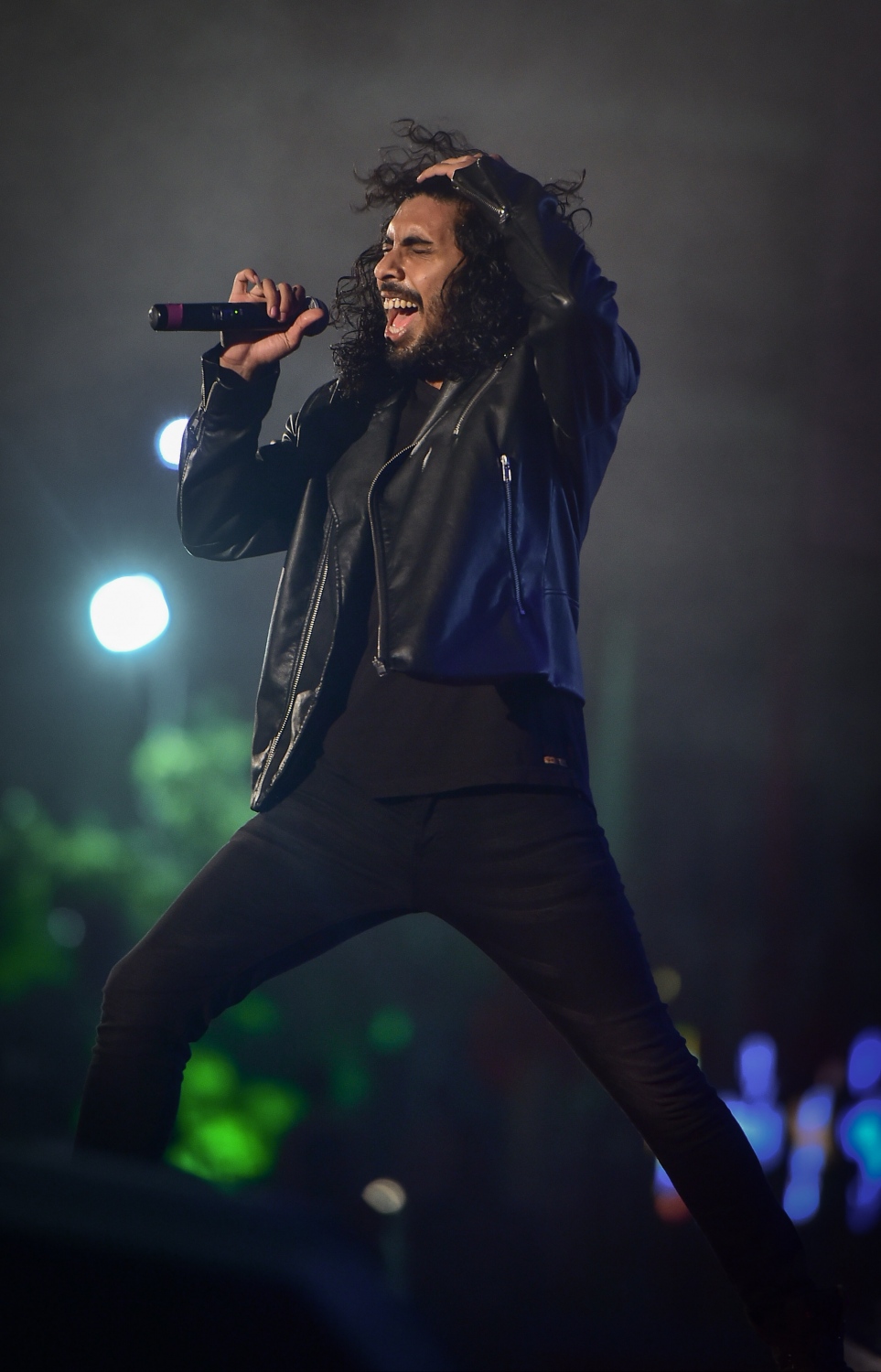 މާލެ، ނޮވެމްބަރު 29، 2016- ރައީސް ޔާމީންގެ ސަރުކާރަށް ތިން އަހަރު ފުރުމުގެ މުނާސަބަތުގައި ކާނިވާ ސަރަހައްދުގައި ބޭއްވި 'ހަބޭސް 3' މިއުޒިކް ޝޯގައި ލަވަކިޔުންތެރިޔާ މުއައްޒިން ޕާފޯމްކުރަނީ-- ފޮޓޯ: މުހައްމަދު ޝަރުހާން/ މިހާރު