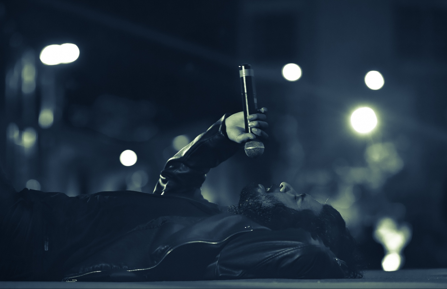 މާލެ، ނޮވެމްބަރު 29، 2016- ރައީސް ޔާމީންގެ ސަރުކާރަށް ތިން އަހަރު ފުރުމުގެ މުނާސަބަތުގައި ކާނިވާ ސަރަހައްދުގައި ބޭއްވި 'ހަބޭސް 3' މިއުޒިކް ޝޯގައި ލަވަކިޔުންތެރިޔާ މުއައްޒިން ޕާފޯމްކުރަނީ-- ފޮޓޯ: މުހައްމަދު ޝަރުހާން/ މިހާރު