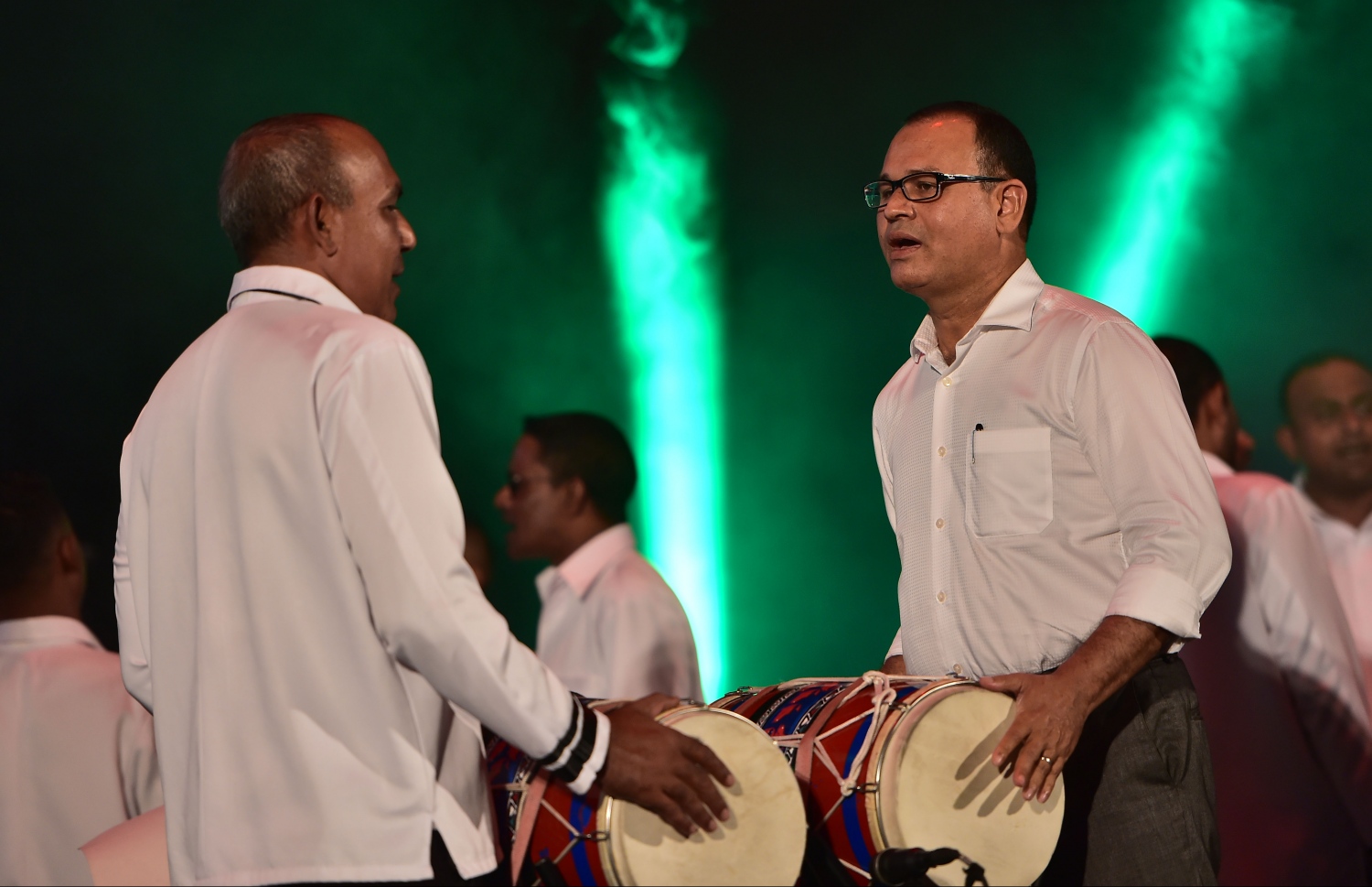 މާލެ، ނޮވެމްބަރު 29، 2016- ރައީސް ޔާމީންގެ ސަރުކާރަށް ތިން އަހަރު ފުރުމުގެ މުނާސަބަތުގައި ކާނިވާ ސަރަހައްދުގައި ބޭއްވި 'ހަބޭސް 3' މިއުޒިކް ޝޯގައި ޑިފެންސް މިނިސްޓަރު އާދަމް ޝަރީފު ބެރު ޖައްސަވައި ލަވަ ވިދާޅުވަނީ.---ފޮޓޯ: މުހައްމަދު ޝަރުހާން/ މިހާރު