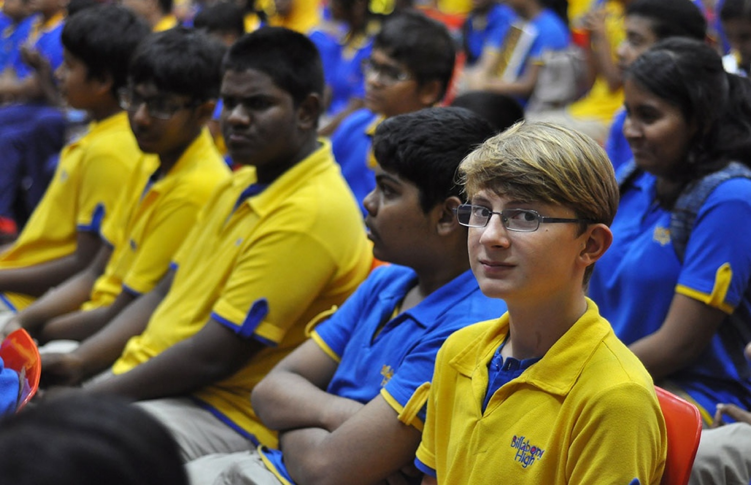 ބިލަބޮންގް ސްކޫލުގެ ދަރިވަރުންތަކެއް: އެ ސްކޫލުގައި 18 ގައުމެއްގެ ގިނަ ކުދިންތަކެއް ކިޔަވާ