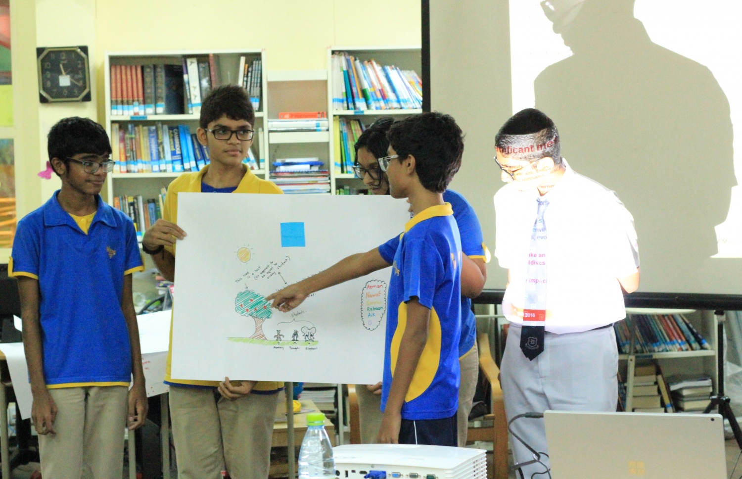 ދަރިވަރުންތަކެއް ކްލާހުގައި ކިޔަވަނީ: ކިޔެވުމުގައި ދަރިވަރުން ވީހާ ވެސް ބޮޑަކަށް ބައިވެރިކުރުމަށް ސްކޫލުން އިސްކަންދޭ