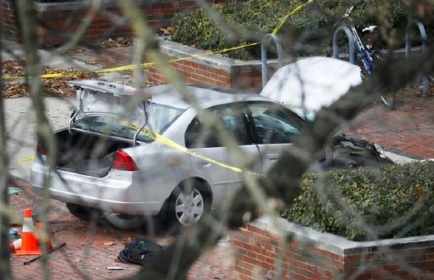 އޮހާޔޯ ޔުނިވާސިޓީގައި ދިން ހަމަލާގައި 11 މީހުން ޒަޚަމްވި. --ފޮޓޯ:އޭޕީ