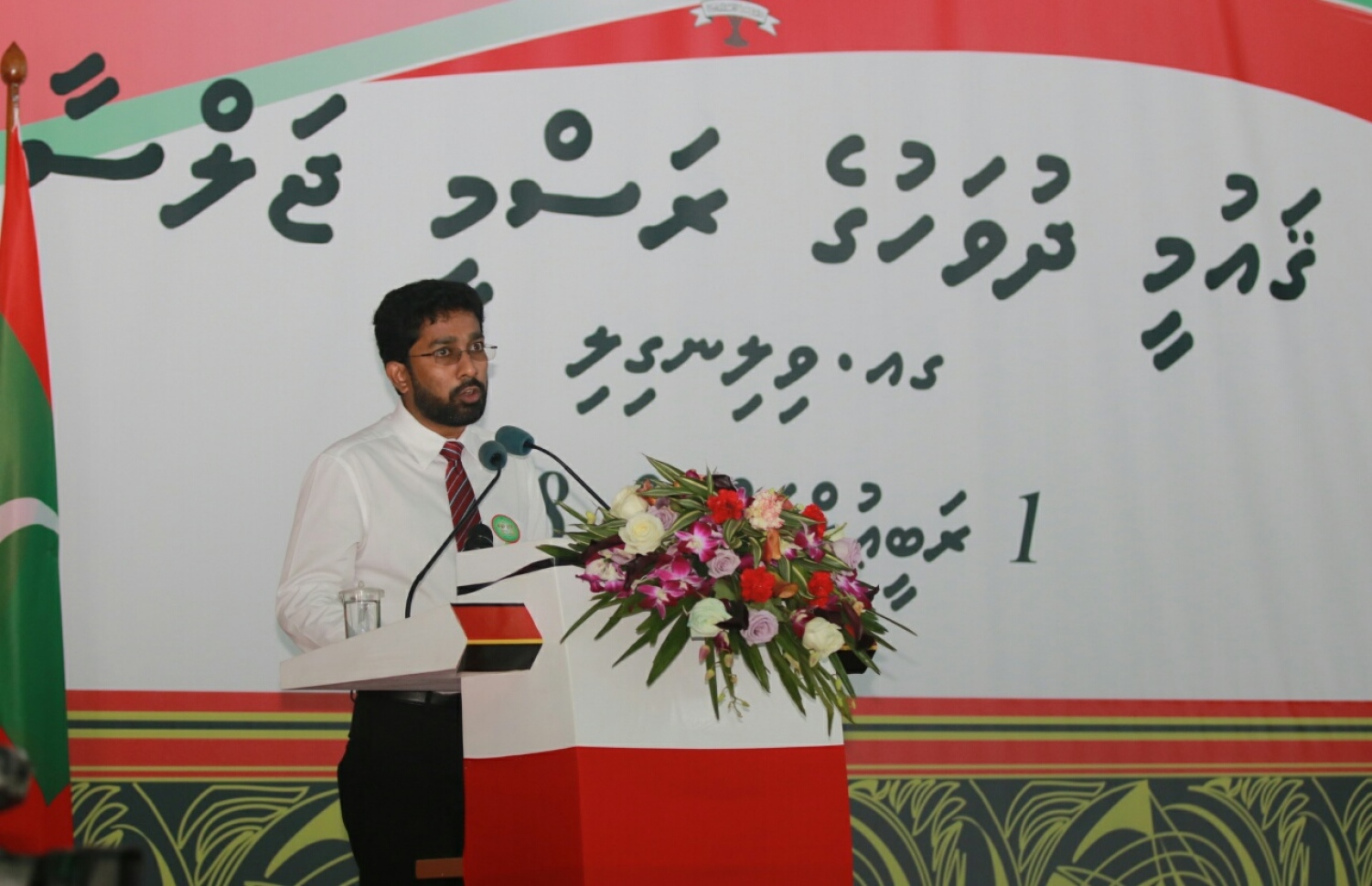 ގއ. ވިލިނގިލި: ނޮވެމްބަރު 30، 2016- ގައުމީ ދުވަސް ފާހަގަކުރުމުގެ ރަސްމީ ޖަލްސާގައި ހޯމް މިނިސްޓަރު އަޒްލީން އަހުމަދު ވާހަކަ ދައްކަވަނީ.---ފޮޓޯ: ރައީސް އޮފީސް