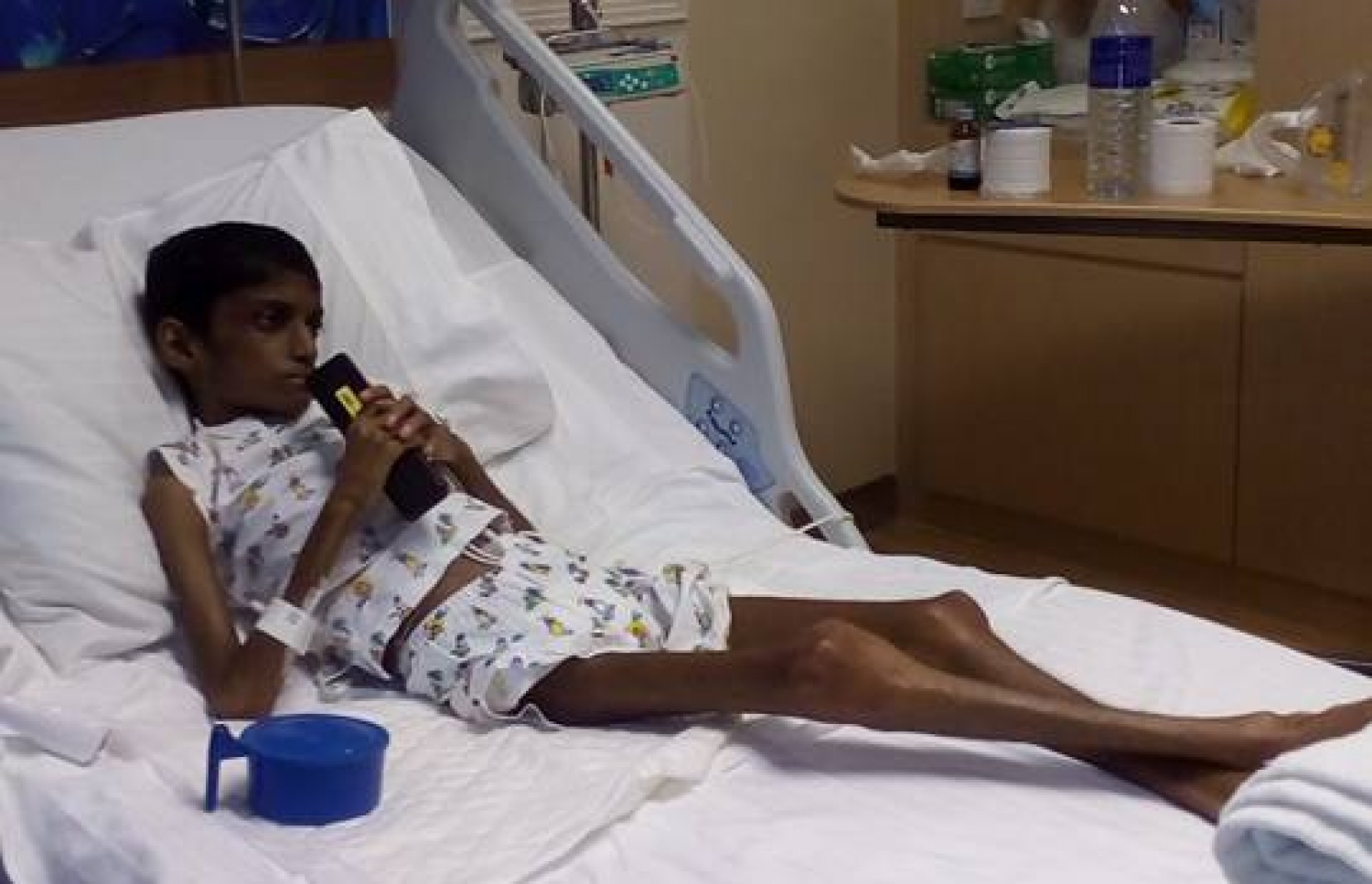 ޒާހިލް ބެންކޮކްގެ ހޮސްޕިޓަލުގައި: އޮޕަރޭޝަން ކުރުމަށް އޭނާގެ ބަރުދަން އިތުރު ކުރަން ޖެހޭ