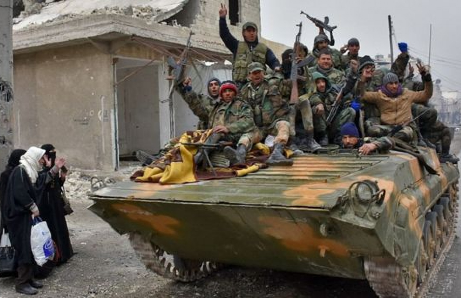 ހަލަބުގެ އިރުމަތިން އިދިކޮޅު ހަނގުރާމަވެރިންގެ އަތް ދަށުން ބޮޑު ސަރަހައްދެއް ސަރުކާރު ސިފައިން ވަނީ ހިފައިފައި. --ފޮޓޯ:އޭއެފްޕީ