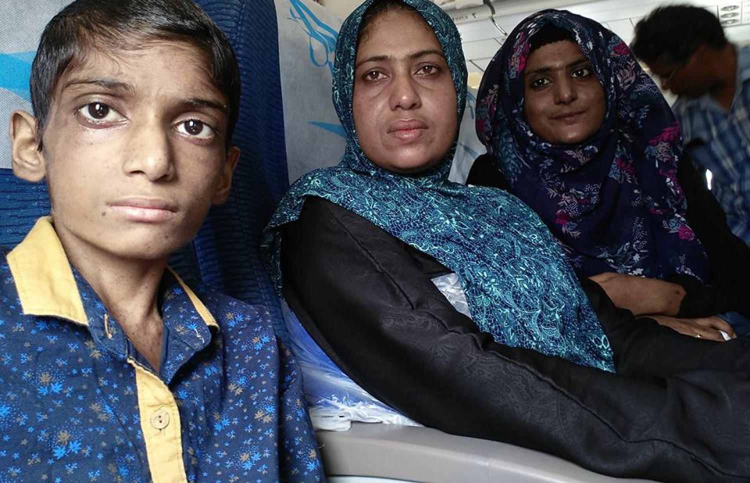 ޒާހިލް އޭނާ އާއިލާއާ އެކު ބެންކޮކަށް ދިޔަ މަގުމަތީގައި މަތިންދާބޯޓުގައި