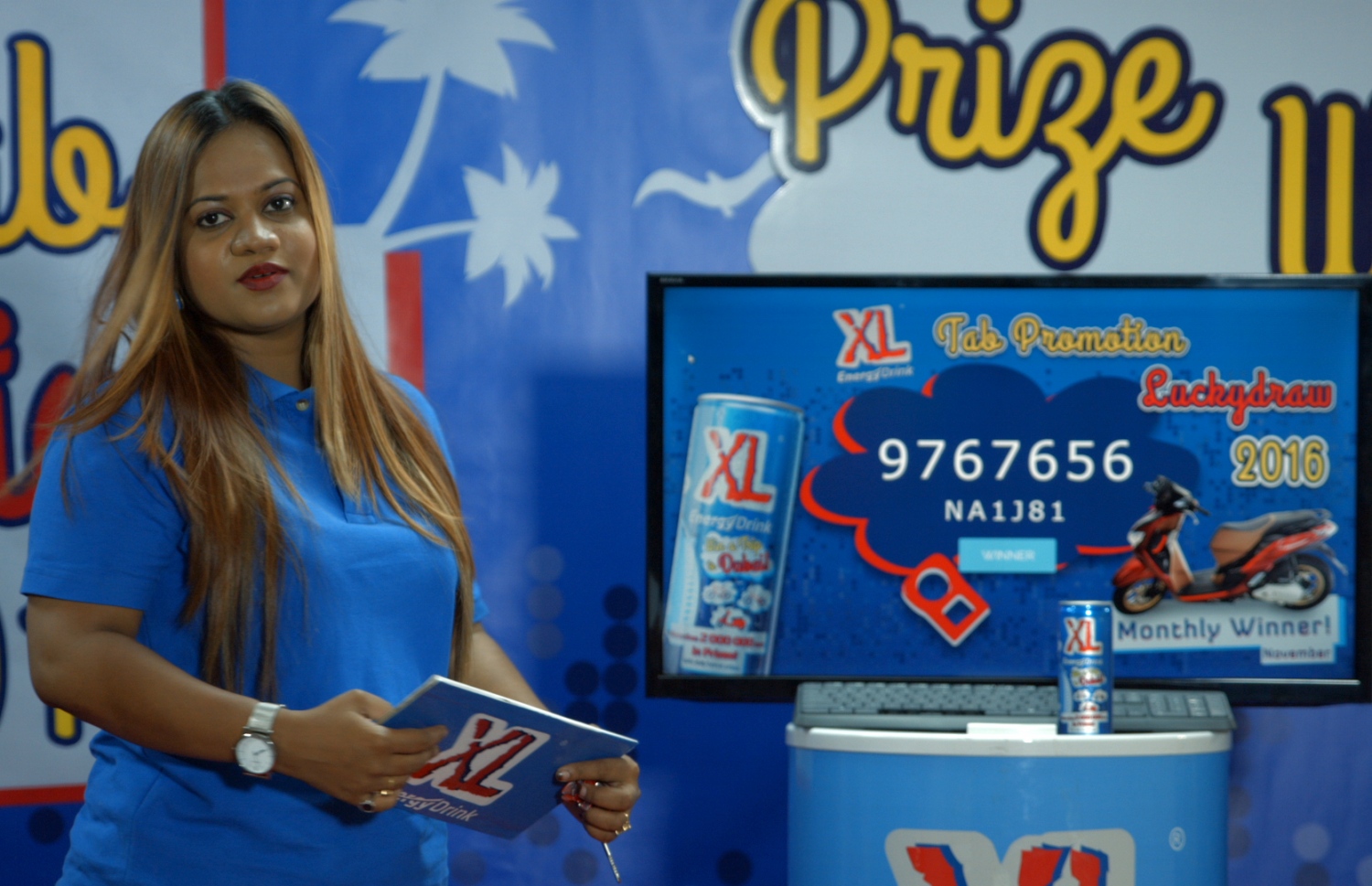 އެކްސްއެލް ޕްރޮމޯޝަންގެ ދެވަނަ މަހުގެ ސައިކަލު ލިބޭ ފަރާތް ހޮވުމަށް ރޭ ގުރުއަތު ނަގަނީ.-- ފޮޓޯ: ބީއެޗްއެމް