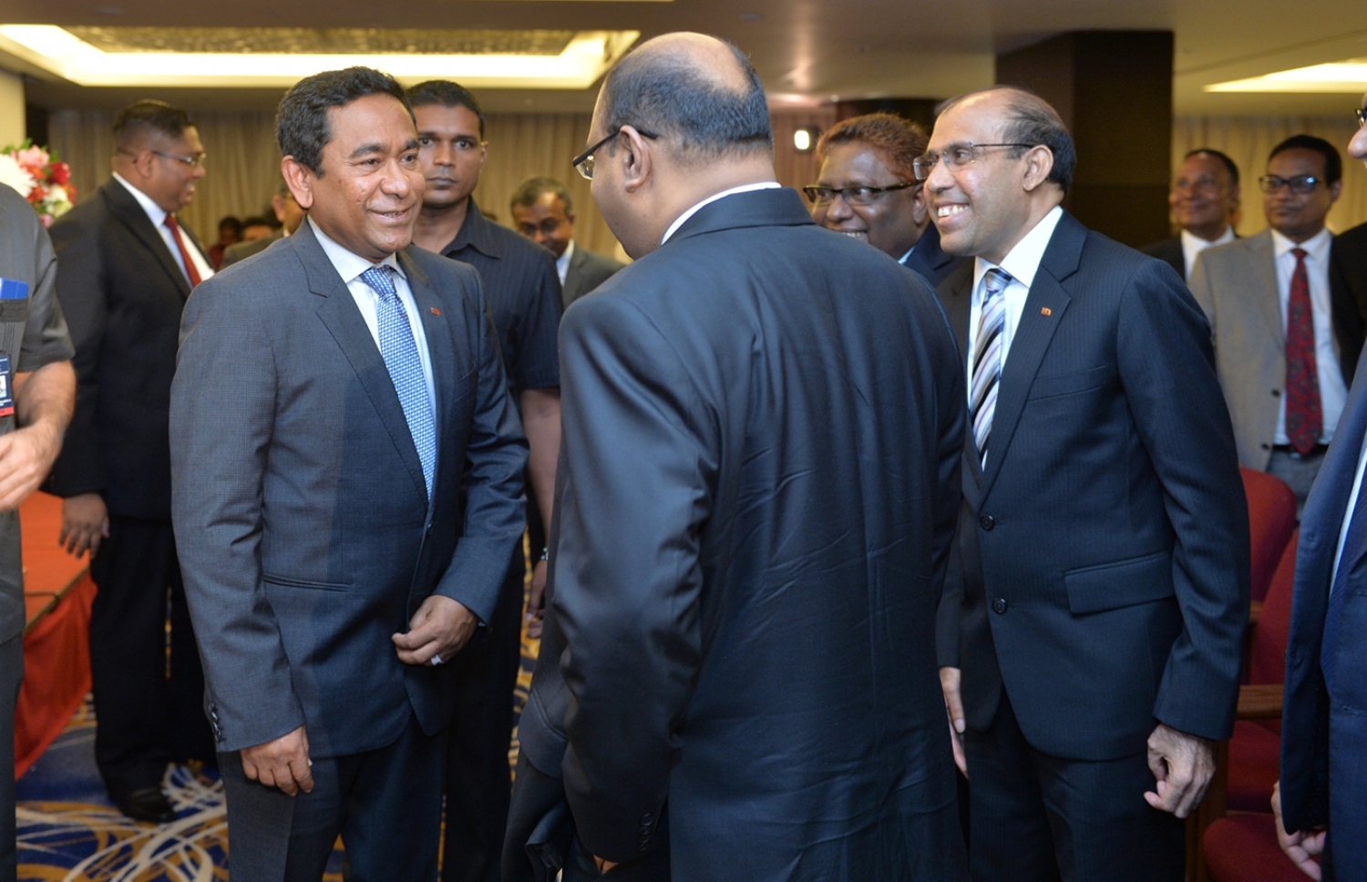 މާލެ: ޑިސެމްބަރު 5، 2016- ވިޔަފާރި އަށް ފަހި މާހައުލެއް ގާއިމުކުރަން ޝަރުއީ ދާއިރާއާ ގުޅިގެން ކުރެވޭނެ ކަންކަމާ ގުޅޭ ގޮތުން މަޝްވަރާ ކުރުމަށް ބާއްވާ މަހާސިންތާ ފެށުމުގެ ރަސްމިއްޔާތުގެ ހަވާސާގެ ތެރެއިން ރައީސް ޔާމީނާއި އުއްތަމަ ފަނޑިޔާރު އަބްދުﷲ ސައީދު ވާހަކަފުޅު ދައްކާލައްވަނީ.---ފޮޓޯ: ރައީސް އޮފީސް