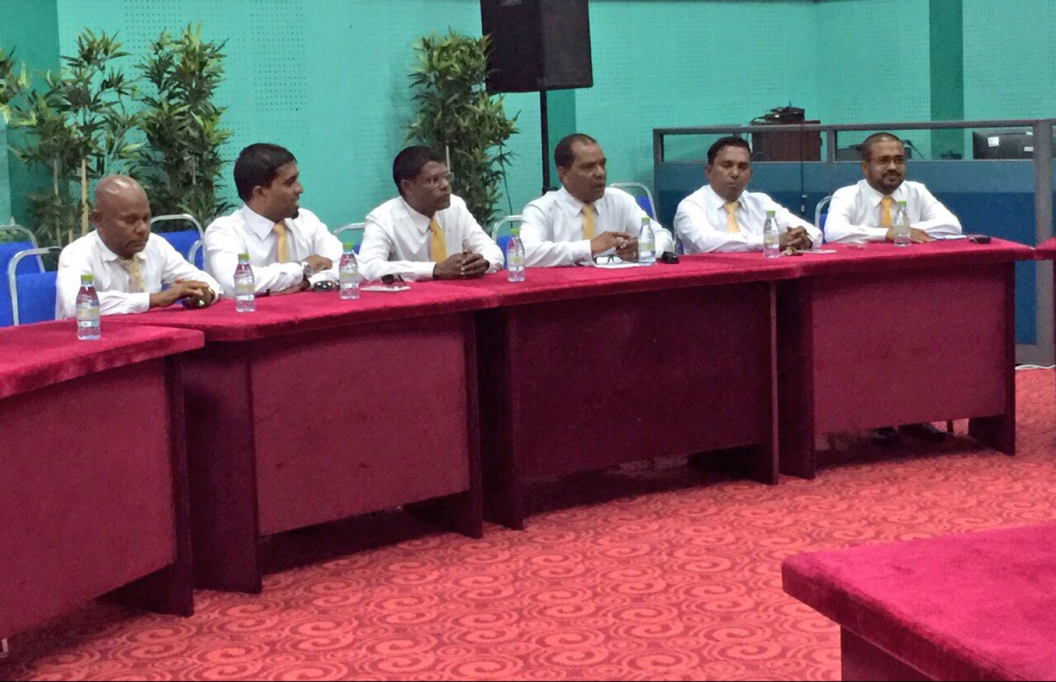 އެމްޑީޕީ ގައުމީ މަޖިލީހުގެ މެމްބަރުން ޕީއެސްއެމްގެ ބޯޑުގެ މެމްބަރުންނާ މިއަދު ބައްދަލުކުރަނީ.--- ފޮޓޯ: އެމްޑީޕީ