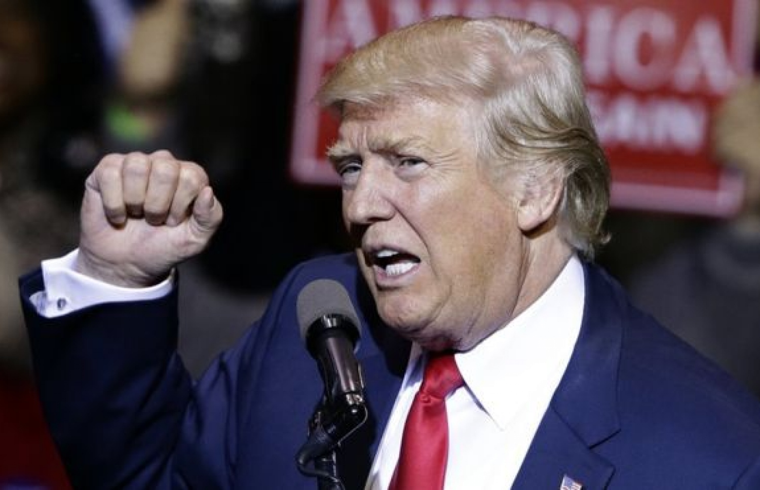 އެމެރިކާގެ ރައީސް ކަމަށް އިންތިޚާބުކޮށްފައިވާ ޑޮނަލްޑް ޓްރަމްޕް.