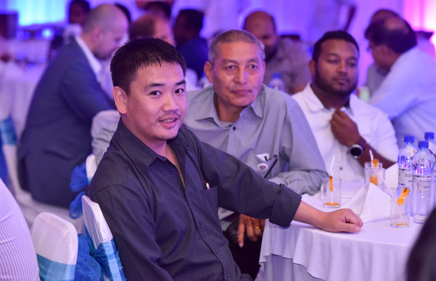 މާލެ: ޑިސެމްބަރު 7، 2016- ބައިނަލްއަގްވާމީ އަދި މަދަނީ ވައިގެ ދަތުރުފަތުރުގެ ދުވަސް ފާހަގަ ކުރުމަށް ދަރުބާރުގޭގައި ބޭއްވި ހަފުލާގައި ބައިވެރިވެވަޑައިގެންނެވި ބައެއް ބޭފުޅުން.--- ފޮޓޯ: ނިޝާން އަލީ/ މިހާރު