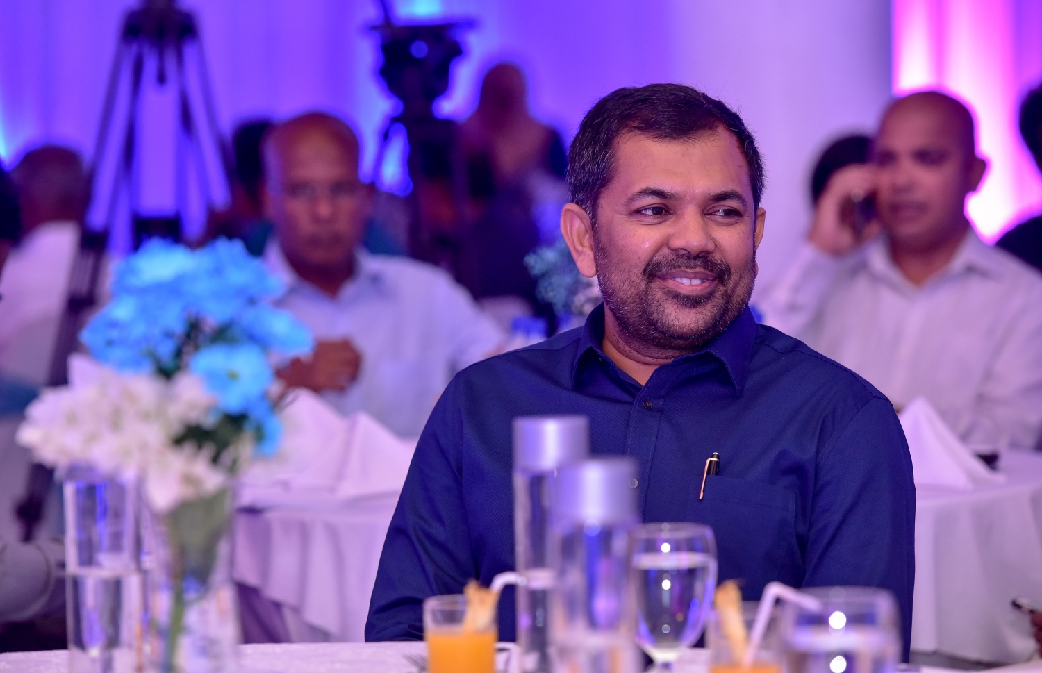 މާލެ: ޑިސެމްބަރު 7، 2016- ބައިނަލްއަގްވާމީ އަދި މަދަނީ ވައިގެ ދަތުރުފަތުރުގެ ދުވަސް ފާހަގަ ކުރުމަށް ދަރުބާރުގޭގައި ބޭއްވި ހަފުލާގައި ޓޫރިޒަމް މިނިސްޓަރު އަދި ސިވިލް އޭވިއޭޝަނާ ހަވާލުވެ ހުންނެވި މޫސާ ޒަމީރު..--- ފޮޓޯ: ނިޝާން އަލީ/ މިހާރު