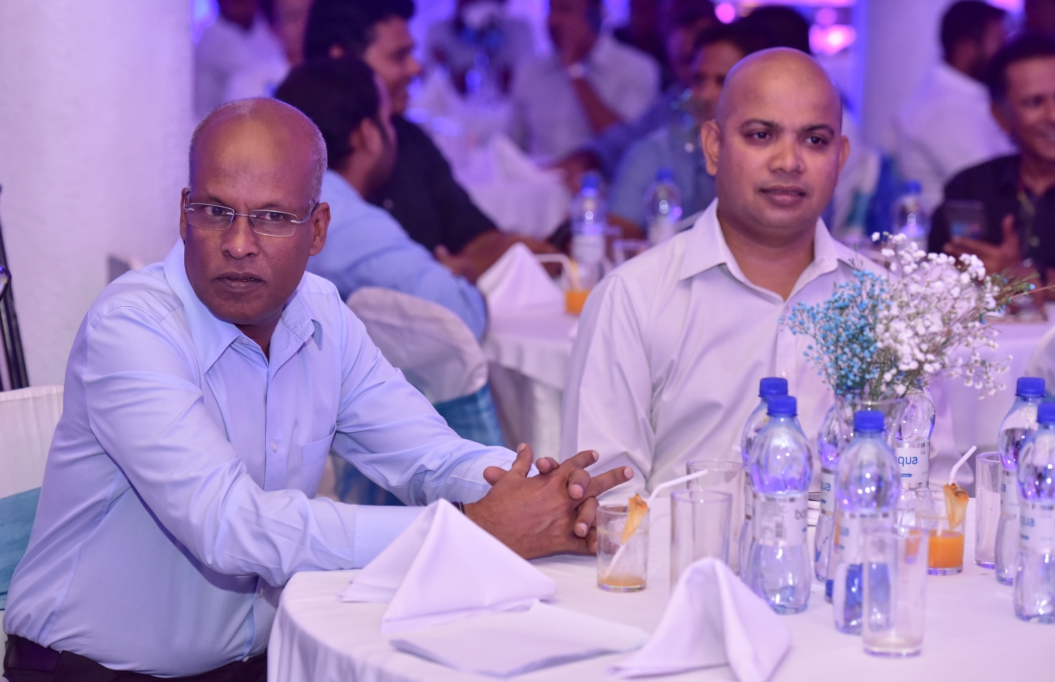 މާލެ: ޑިސެމްބަރު 7، 2016- ބައިނަލްއަގްވާމީ އަދި މަދަނީ ވައިގެ ދަތުރުފަތުރުގެ ދުވަސް ފާހަގަ ކުރުމަށް ދަރުބާރުގޭގައި ބޭއްވި ހަފުލާގައި ބައިވެރިވެވަޑައިގެންނެވި ބައެއް ބޭފުޅުން.--- ފޮޓޯ: ނިޝާން އަލީ/ މިހާރު