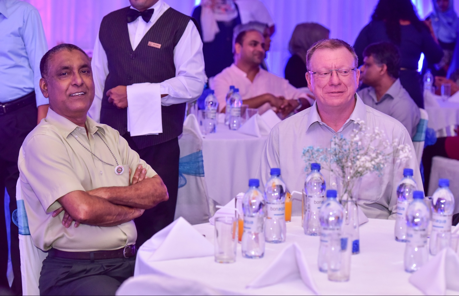 މާލެ: ޑިސެމްބަރު 7، 2016- ބައިނަލްއަގްވާމީ އަދި މަދަނީ ވައިގެ ދަތުރުފަތުރުގެ ދުވަސް ފާހަގަ ކުރުމަށް ދަރުބާރުގޭގައި ބޭއްވި ހަފުލާގައި ބައިވެރިވެވަޑައިގެންނެވި ބައެއް ބޭފުޅުން.--- ފޮޓޯ: ނިޝާން އަލީ/ މިހާރު