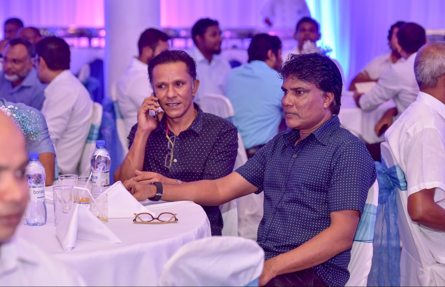 މާލެ: ޑިސެމްބަރު 7، 2016- ބައިނަލްއަގްވާމީ އަދި މަދަނީ ވައިގެ ދަތުރުފަތުރުގެ ދުވަސް ފާހަގަ ކުރުމަށް ދަރުބާރުގޭގައި ބޭއްވި ހަފުލާގައި ބައިވެރިވެވަޑައިގެންނެވި ބައެއް ބޭފުޅުން.--- ފޮޓޯ: ނިޝާން އަލީ/ މިހާރު