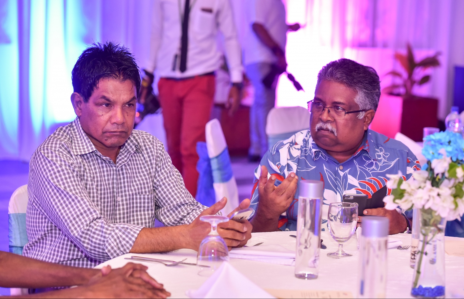 މާލެ: ޑިސެމްބަރު 7، 2016- ބައިނަލްއަގްވާމީ އަދި މަދަނީ ވައިގެ ދަތުރުފަތުރުގެ ދުވަސް ފާހަގަ ކުރުމަށް ދަރުބާރުގޭގައި ބޭއްވި ހަފުލާގައި ބައިވެރިވެވަޑައިގެންނެވި ބައެއް ބޭފުޅުން.--- ފޮޓޯ: ނިޝާން އަލީ/ މިހާރު