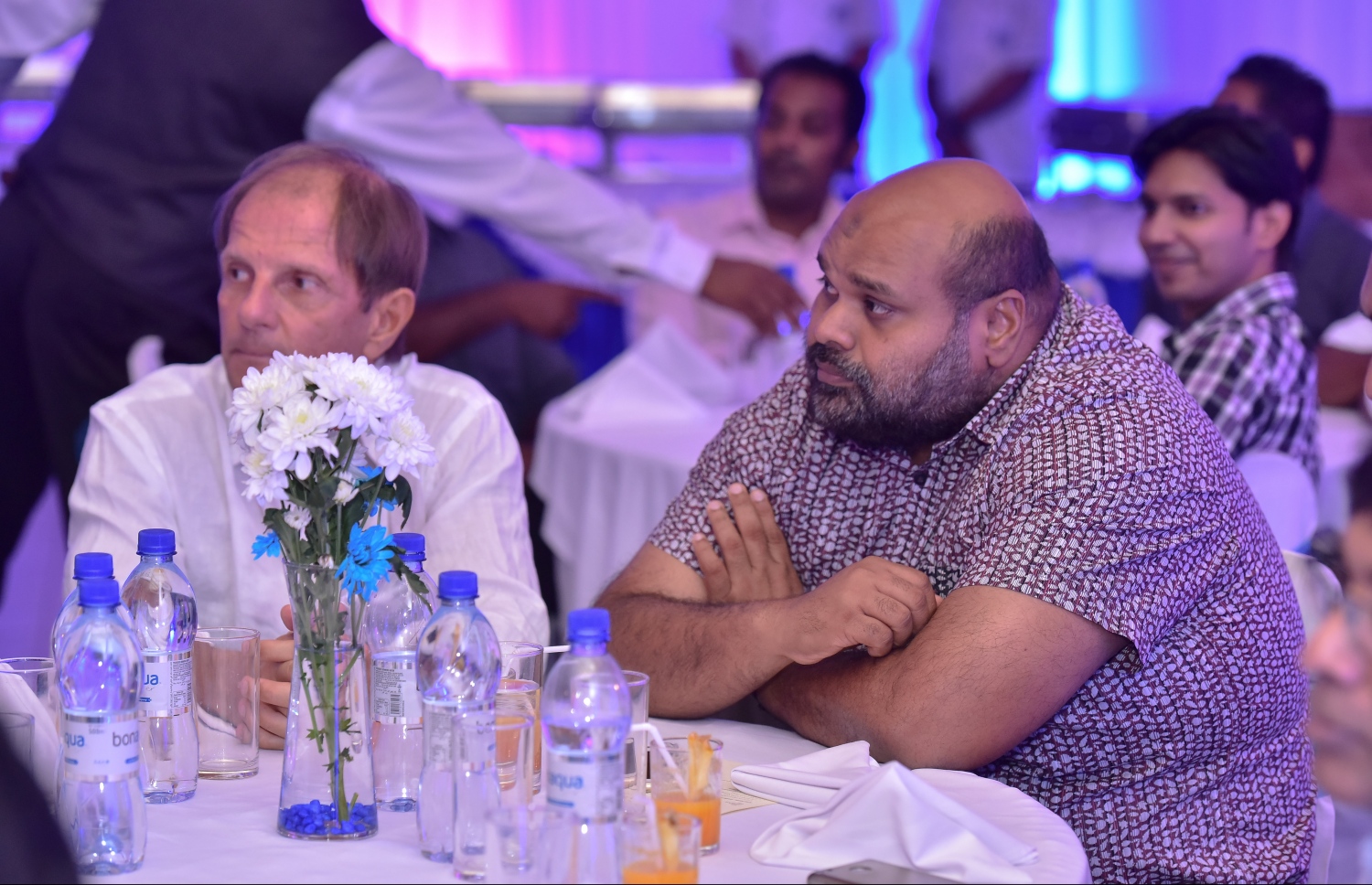 މާލެ: ޑިސެމްބަރު 7، 2016- ބައިނަލްއަގްވާމީ އަދި މަދަނީ ވައިގެ ދަތުރުފަތުރުގެ ދުވަސް ފާހަގަ ކުރުމަށް ދަރުބާރުގޭގައި ބޭއްވި ހަފުލާގައި ބައިވެރިވެވަޑައިގެންނެވި ބައެއް ބޭފުޅުން.--- ފޮޓޯ: ނިޝާން އަލީ/ މިހާރު