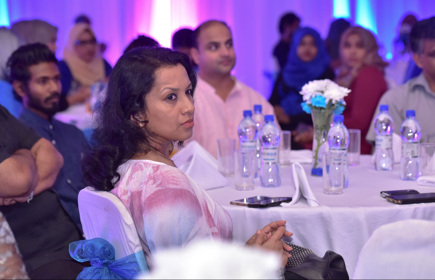 މާލެ: ޑިސެމްބަރު 7، 2016: ބައިނަލްއަގްވާމީ އަދި މަދަނީ ވައިގެ ދަތުރު ފަތުރުގެ ދުވަސް ފާހަގަ ކުރުމަށް ދަރުބާރު ގޭގައި ބޭއްވި ހަފުލާގައި ބައިވެރިވި ބައެއް ފަރާތްތައް.-- ފޮޓޯ: ނިޝާން އަލީ/ މިހާރު