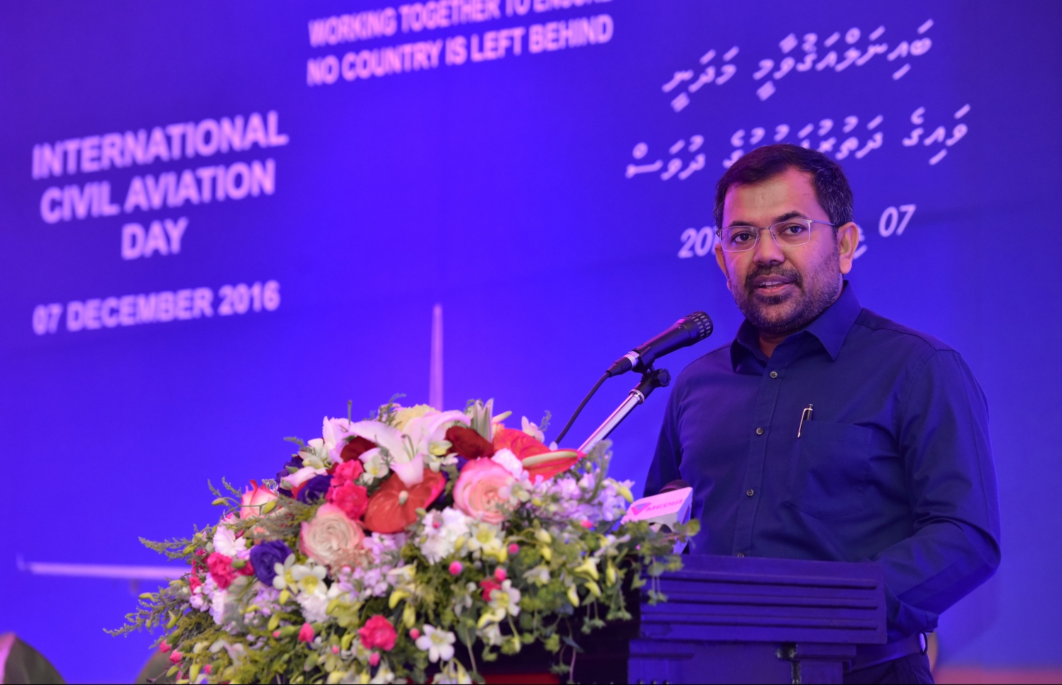 މާލެ: ޑިސެމްބަރު 7، 2016: ބައިނަލްއަގްވާމީ އަދި މަދަނީ ވައިގެ ދަތުރު ފަތުރުގެ ދުވަސް ފާހަގަ ކުރުމަށް ދަރުބާރު ގޭގައި ބޭއްވި ހަފުލާގައި ޓޫރިޒަމް މިނިސްޓަރު މޫސާ ޒަމީރު ވާހަކަ ދައްކަވަނީ: ރާއްޖޭގައި ކޮމާޝަލް ހެލިކޮޕްޓަރު ދަތުރުތައް ވަރަށް އަވަހަށް އަލުން ފަށާނެ ކަމަށް ވިދާޅުވި.-- ފޮޓޯ: ނިޝާން އަލީ/ މިހާރު