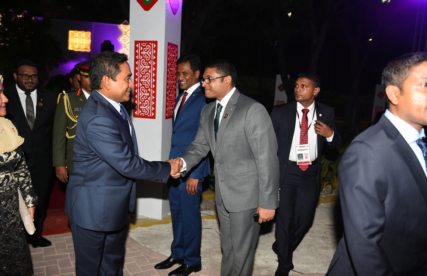 ޣައްސާން ރައީސް ޔާމީނާ ސަލާމް ކުރައްްވަނީ: ރައީސް ޔާމީނާއެކު ހުންނެވިއަސް އާއިލީ ގުޅުމަށް ބުރުލެއް ނާރާނެ ކަމަށް ވިދާޅުވި.