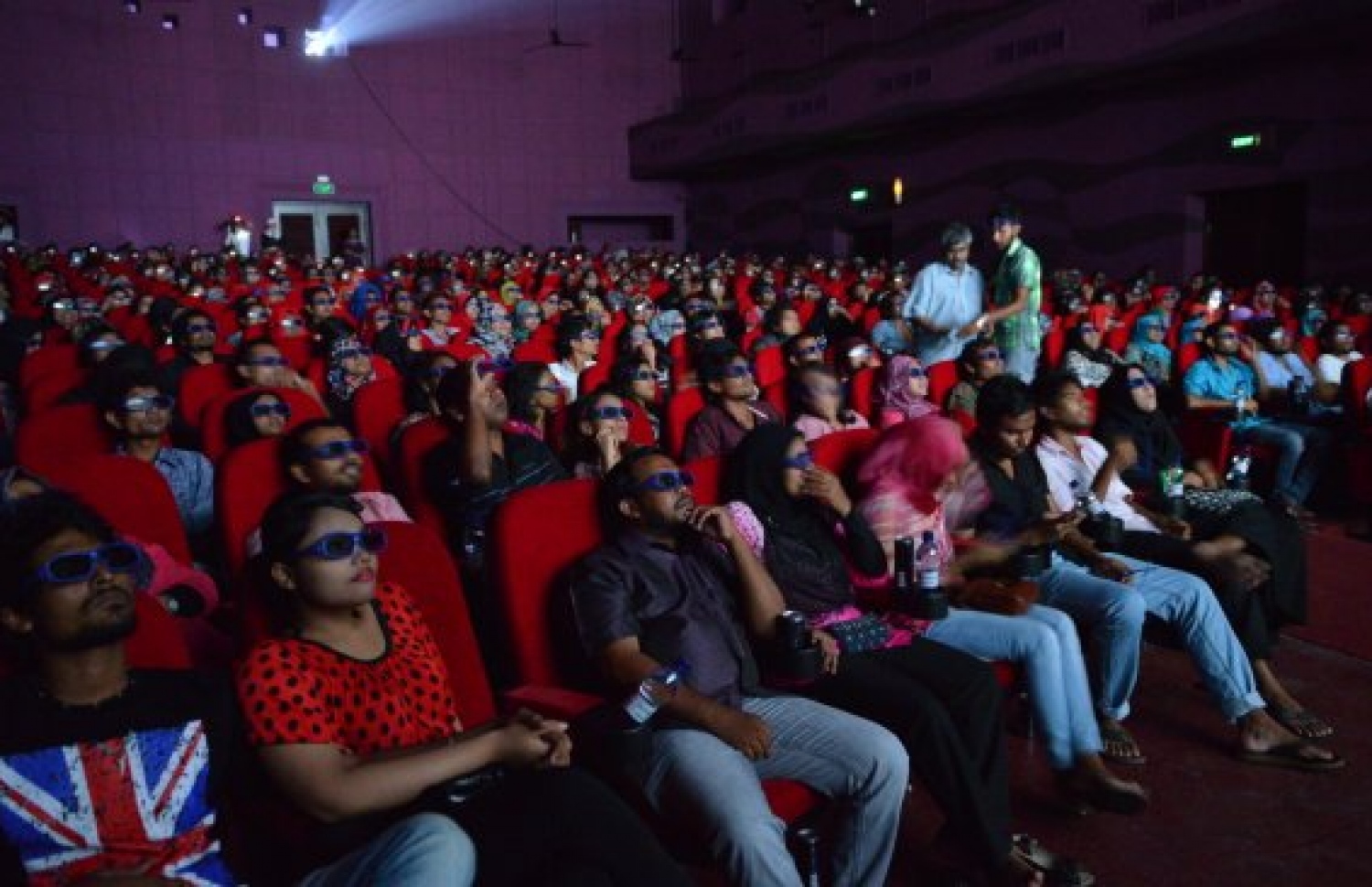 އޮލިމްޕަހުގައި ދެއްކި ފުރަތަމަ 3ޑީ ދިވެހި ފިލްމް "ފަތިސްހަނދުވަރުގެ ފެށުން" ބަޔަކު ބަލަނީ.