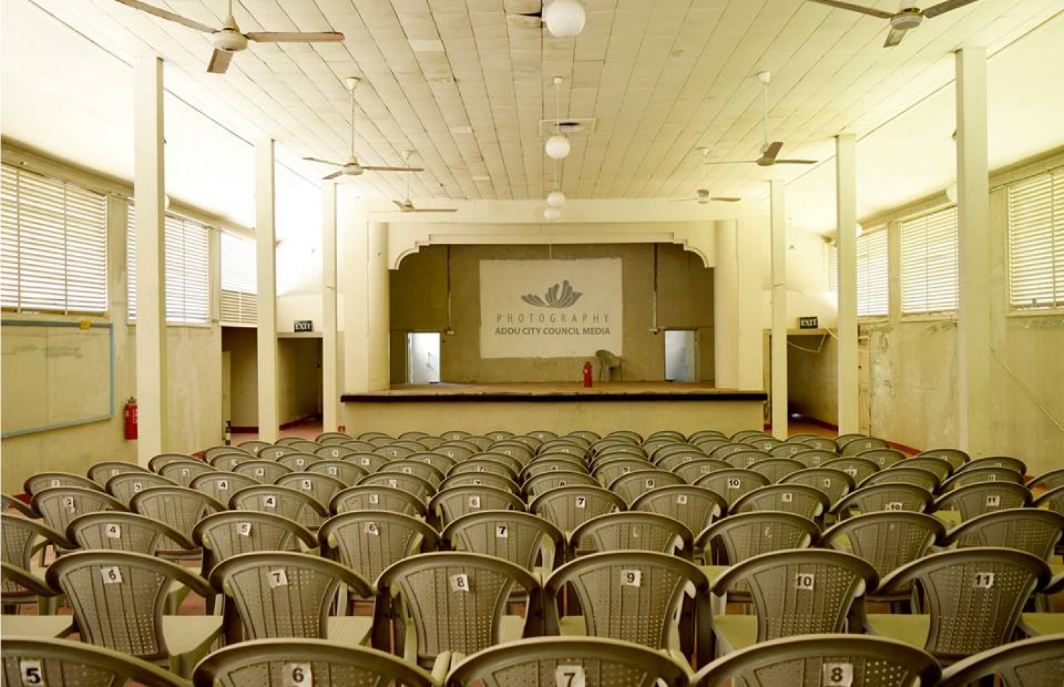 ގަމުގެ އަސްޓްރާ ސިނަމާގެ އެތެރެ: މިތަން މިހާރު ފިލްމު ދައްކާކަށް ނުލިބޭ.