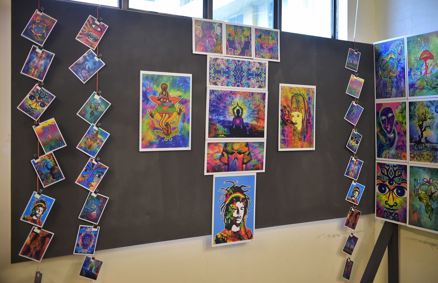 ހަތަރު ދުވަހުގެ މުއްދަތަށް ކުރިއަށް ދިޔަ ފެސްޓިވަލުގައި ހުރި ކުރެހުންތަކެއް: ގިނަ ޒުވާނުންތަކެއްގެ ހުނަރުވެރިކަން މިތަނުން ފެނުނު - ފޮޓޯ: މުހައްމަދު ޝަރުހާން/ މިހާރު