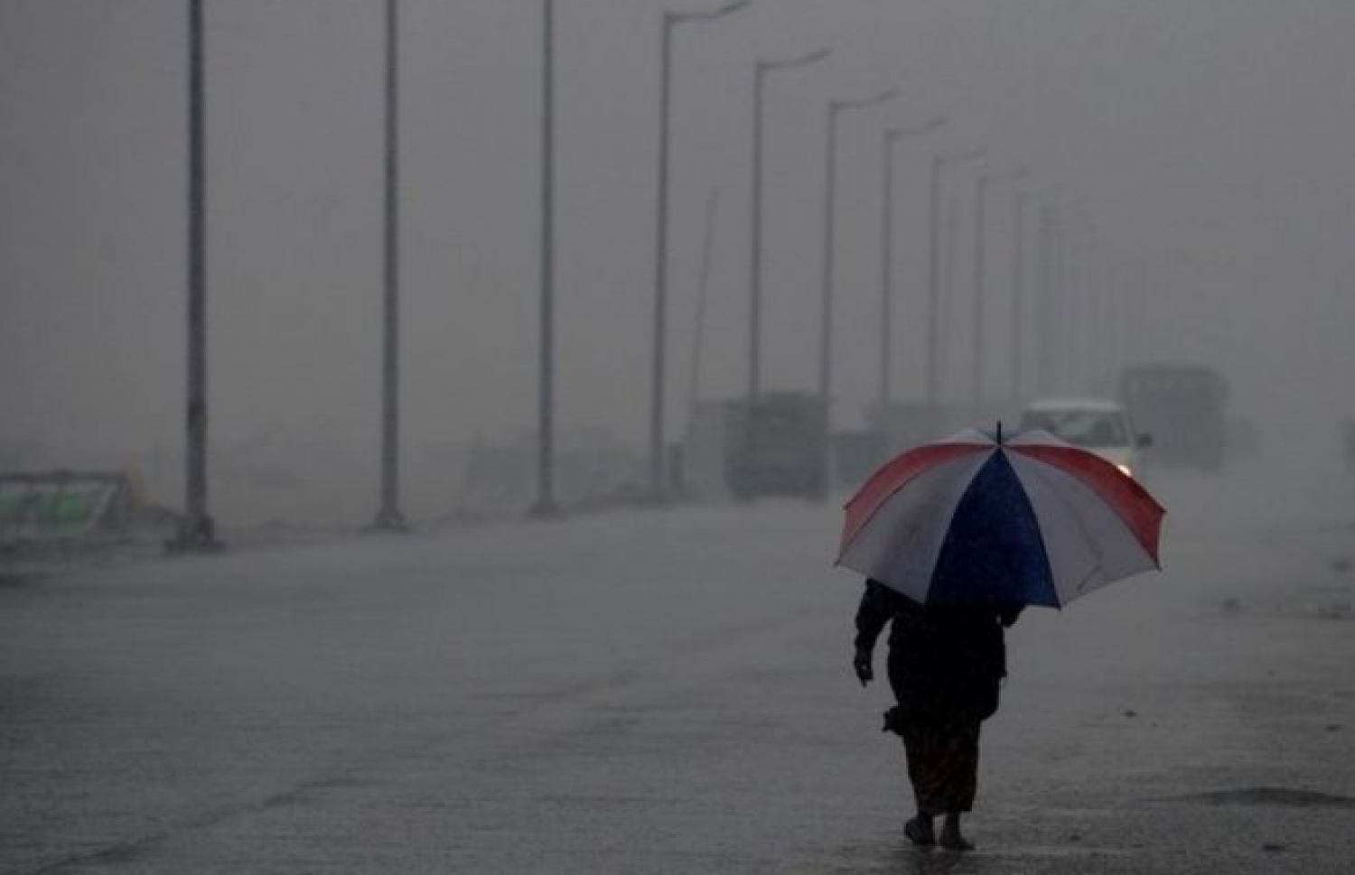 ތޫފާން އެރުމުގެ ކުރިން ވެސް ޗެންނާއީ އަށް ވަނީ ވިއްސާރަ ކުރަން ފަށާފައި. --ފޮޓޯ:އޭއެފްޕީ