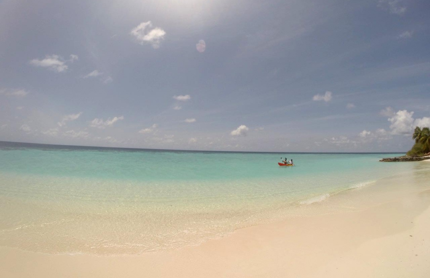 ރާއްޖޭގެ ރަށެއްގެ ގޮނޑުދޮށާއި މޫދުގެ ހިތްގައިމުކަން.--ފޮޓޯ: މުހައްމަދު ހަމްދޫން، މިހާރު