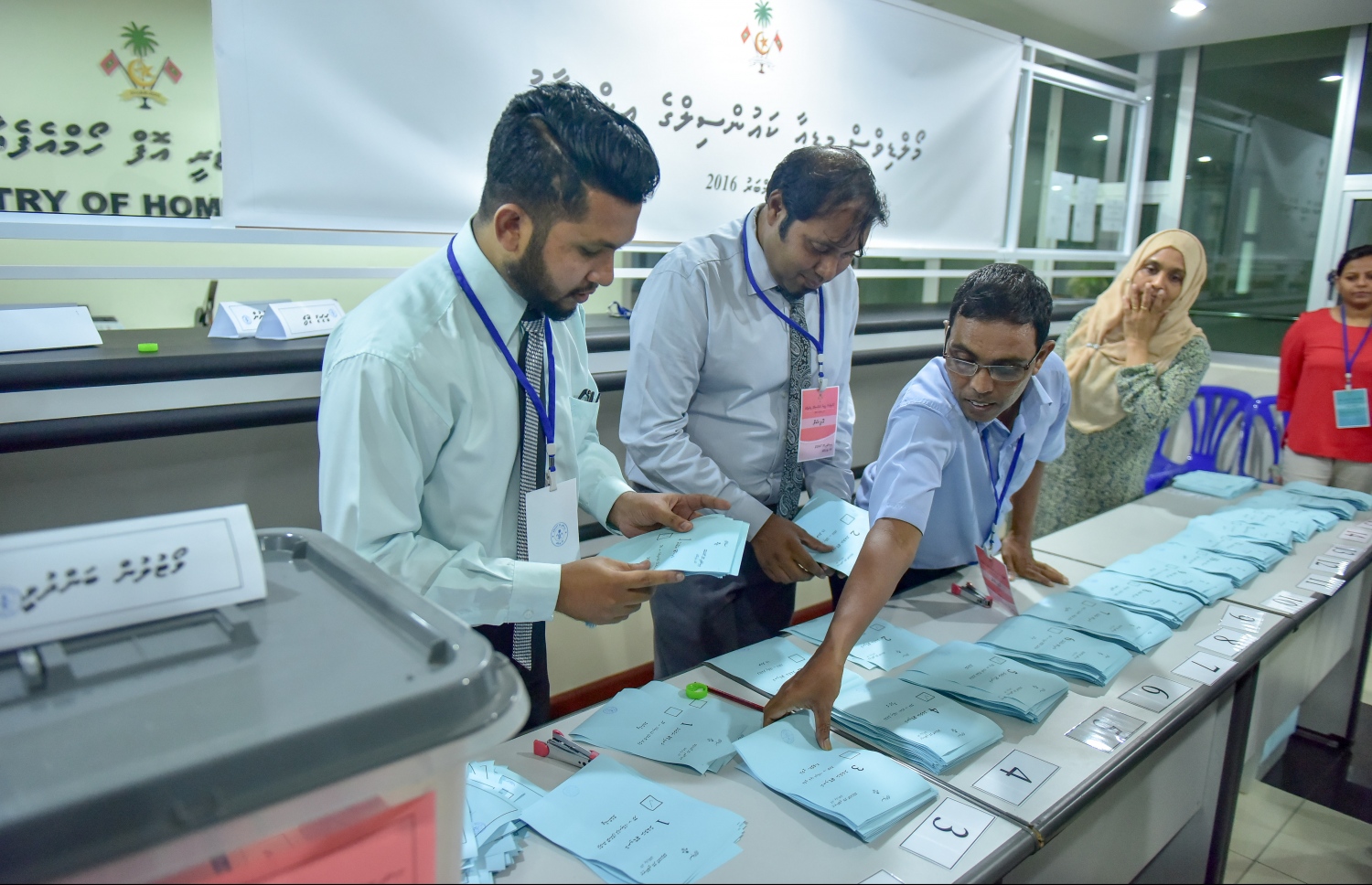 މީޑިއާ ކައުންސިލްގެ އިންތިހާބުގެ ވޯޓު ގުނުމުގެ މަސައްކަތް މިއަދު ކުރަނީ.-- ފޮޓޯ: ނިޝާން އަލީ/ މިހާރު
