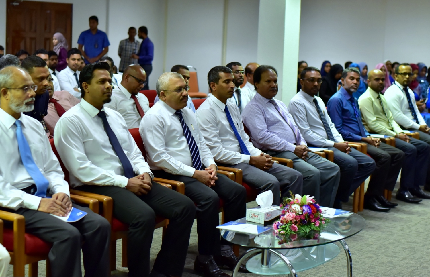 މާލެ: ޑިސެމްބަރު 14، 2016- އޮޑިޓް އޮފީހުގެ ސްޓްރެޓިޖިކް ޕްލޭން އަދި އެ އޮފީހުގެ އާ ވެބްސައިޓް އިފްތިތާހު ކުރުމަށް ބޭއްވި ޖަލްސާގައި ނައިބު ރައީސް ޖިހާދާއި އޮޑިޓަ ޖެނެރަލް ހަސަން ޒިޔަތު އަދި މިނިވަން މުއައްސަސާތަކުގެ ބައެއް އިސްވެރިން.--- ފޮޓޯ: ހުސެން ޝަޔާހު/ މިހާރު