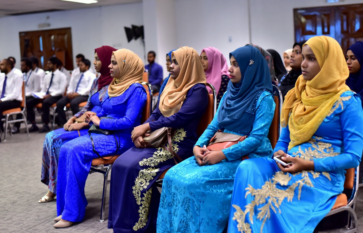 މާލެ: ޑިސެމްބަރު 14، 2016- އޮޑިޓް އޮފީހުގެ ސްޓްރެޓިޖިކް ޕްލޭން އަދި އެ އޮފީހުގެ އާ ވެބްސައިޓް އިފްތިތާހު ކުރުމަށް ބޭއްވި ޖަލްސާގައި، އޮޑިޓް އޮފީހުގެ ބައެއް މުވައްޒަފުން ބައިވެރިވަނީ.--- ފޮޓޯ: ހުސެން ޝަޔާހު/ މިހާރު