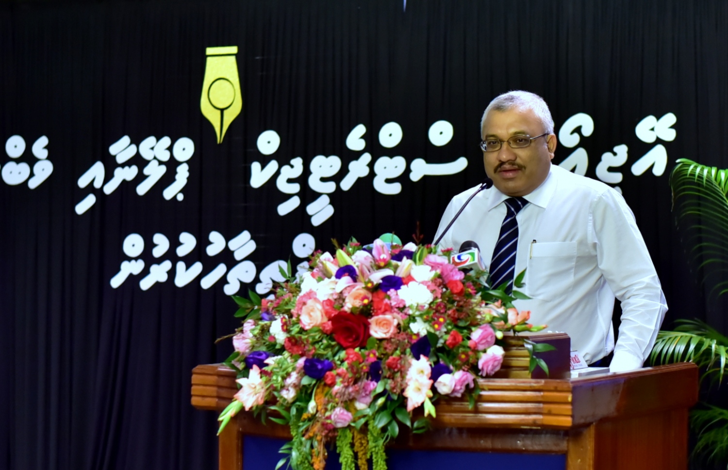 މާލެ: ޑިސެމްބަރު 14، 2016- އޮޑިޓް އޮފީހުގެ ސްޓްރެޓިޖިކް ޕްލޭން އަދި އެ އޮފީހުގެ އާ ވެބްސައިޓް އިފްތިތާހު ކުރުމަށް ބޭއްވި ޖަލްސާ ޝަރަފުވެރި ކޮށްދެއްވައި ނައިބު ރައީސް ޖިހާދު ވާހަކަފުޅު ދައްކަވަނީ.--- ފޮޓޯ: ހުސެން ޝަޔާހު/ މިހާރު