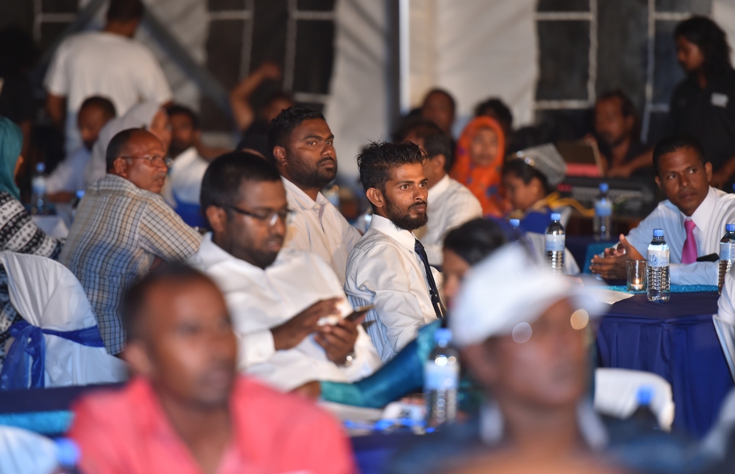 ގއ. ގެމަނަފުށި: ޑިސެމްބަރު 13، 2016- މި އަހަރުގެ މަސްވެރިންގެ ދުވަހުގެ މުނާސަބަތުގައި ބޭއްވި ރަސްމީ ޖަލްސާގެ ތެރެއިން.---ފޮޓޯ: ރައީސް އޮފީސް