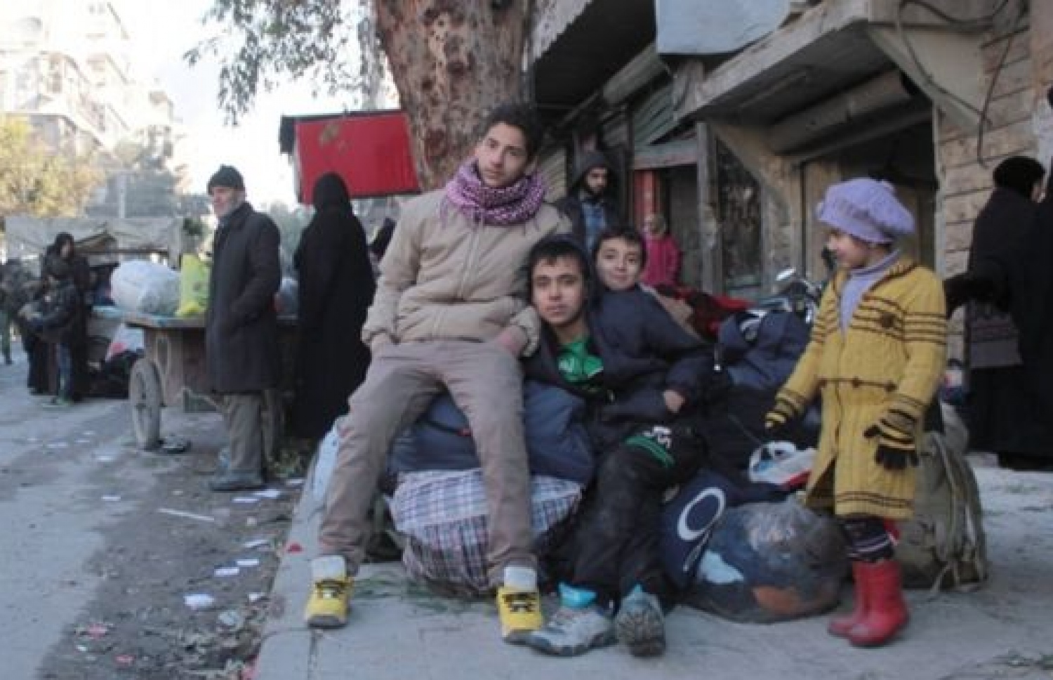 ހަލަބުގައި އަދިވެސް އާއްމުންގެ އެތައް ބަޔަކު ތާށިވެފައިވާ ކަމަށް އެހީދޭ އެޖެންސީތަކުން ވަނީ ބުނެފައި.