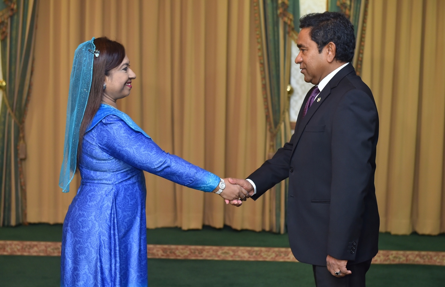 ރާއްޖެ އިން ޖަރުމަނަށް އައްޔަން ކުރެއްވި ސަފީރު ޖަމީލާ އަލީއާ މަގާމުގެ ލިޔުން، ރައީސް ޔާމީން މިއަދު ހަވާލުކުރައްވަނީ.---ފޮޓޯ: ރައީސް އޮފީސް