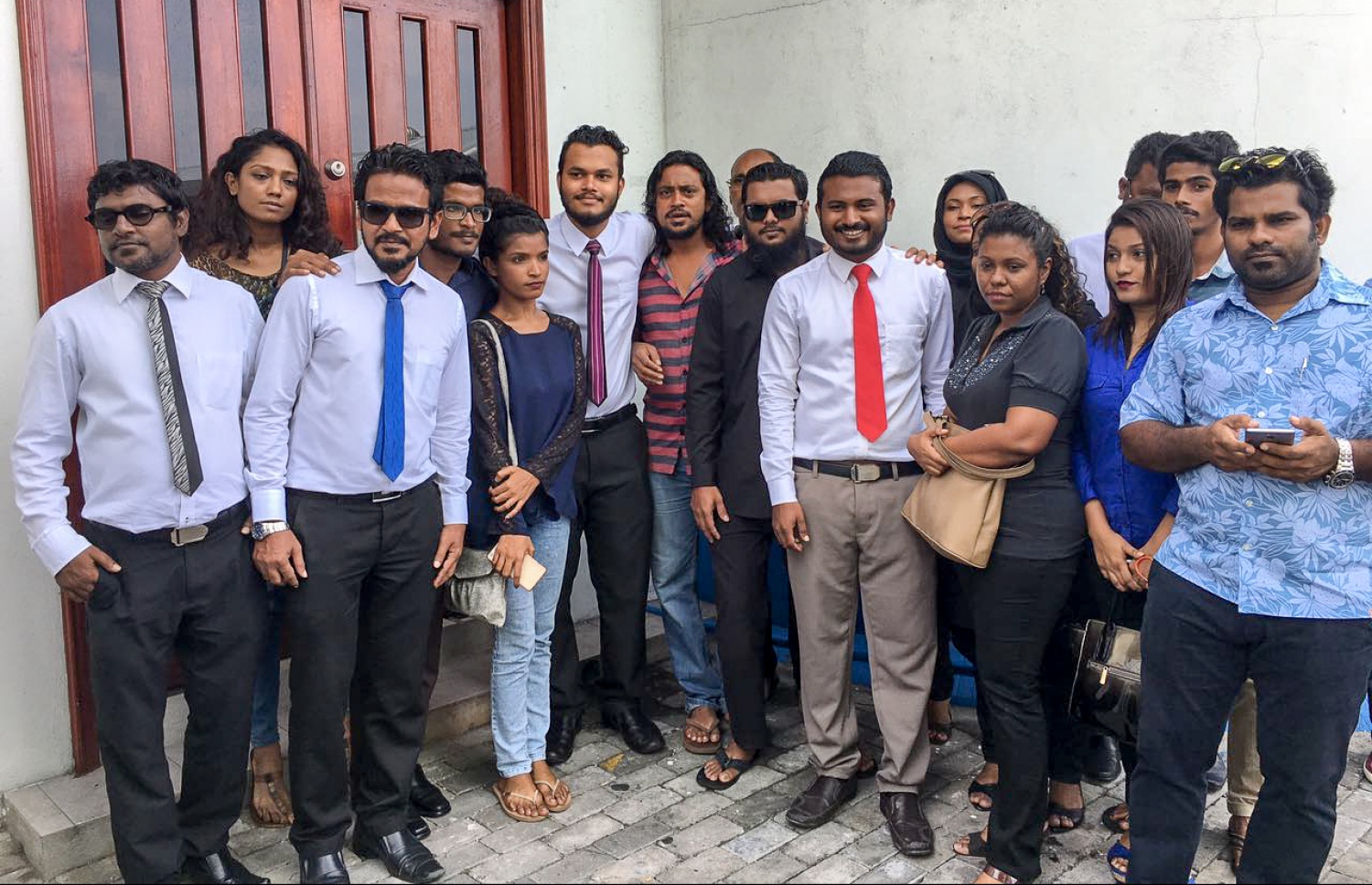 ރާއްޖެ ޓީވީގެ ނޫސްވެރިން ކްރިމިނަލް ކޯޓު ކައިރީގައި: ބްރޯޑްކާސްޓިން ކޮމިޝަނުން މިހާތަނަށް އެންމެ ބޮޑު ޖޫރިމަނާއެއް ކުރީ އެ ސްޓޭޝަނަށް.---މިހާރު ފައިލް ފޮޓޯ